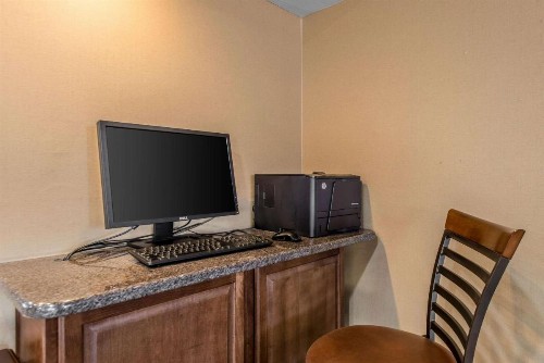 Quality Inn South Colorado Springs - image 29