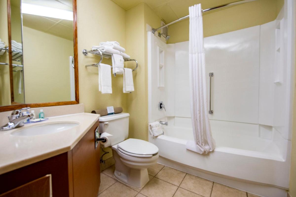 Quality Inn South Colorado Springs - image 7