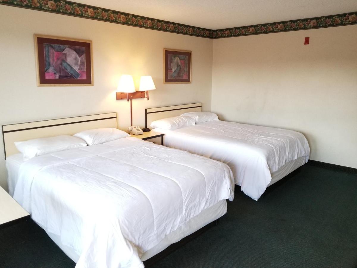 TravelStar Inn & Suites - image 5