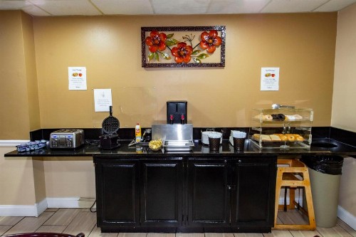 Rodeway Inn Central Colorado Springs - image 12
