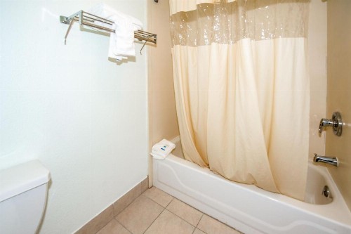Rodeway Inn Central Colorado Springs - image 37