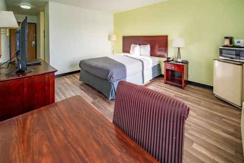 Rodeway Inn Central Colorado Springs - image 7