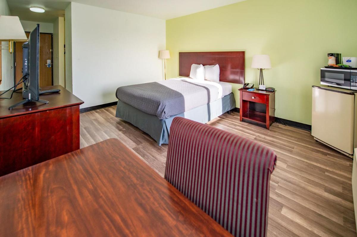 Rodeway Inn Central Colorado Springs - image 7