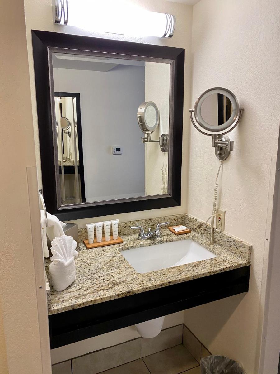 Radisson Hotel Colorado Springs - image 6