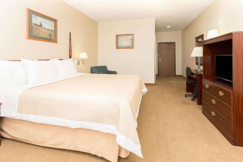 Days Inn by Wyndham Colorado Springs Airport - image 6