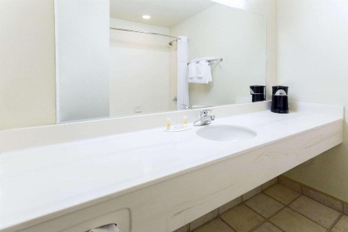 Days Inn by Wyndham Colorado Springs Airport - image 7