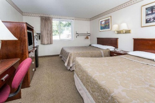 Super 8 by Wyndham Colorado Springs/Chestnut Street - image 10