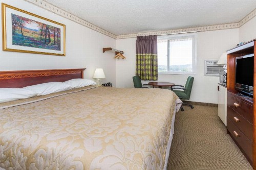 Super 8 by Wyndham Colorado Springs/Chestnut Street - image 14