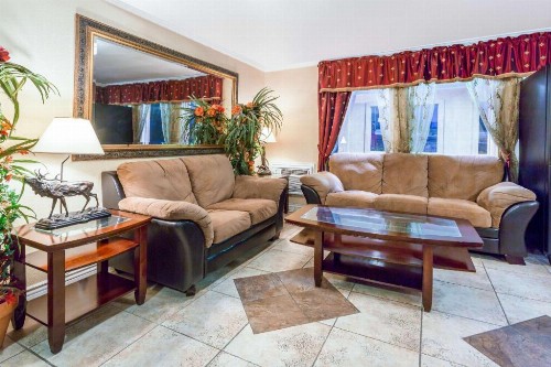 Super 8 by Wyndham Colorado Springs/Chestnut Street - image 2