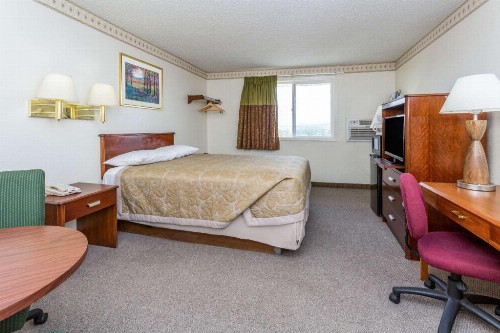 Super 8 by Wyndham Colorado Springs/Chestnut Street - image 8