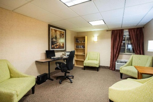 Travelodge by Wyndham Colorado Springs Airport/Peterson AFB - image 14