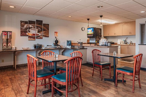 Travelodge by Wyndham Colorado Springs Airport/Peterson AFB - image 15