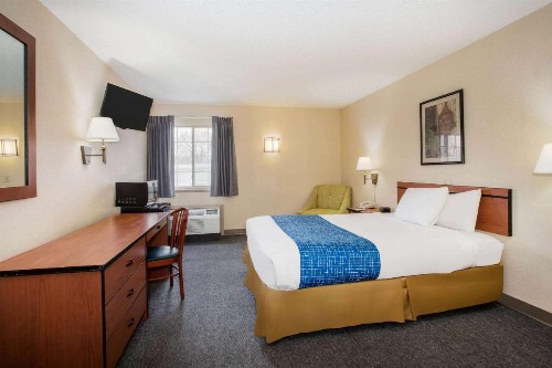 Travelodge by Wyndham Colorado Springs Airport/Peterson AFB - image 21
