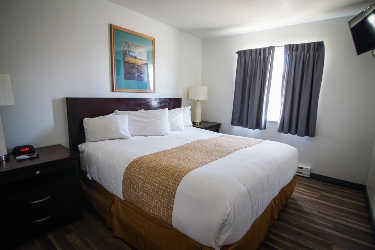 Travelodge by Wyndham Colorado Springs Airport/Peterson AFB - image 4
