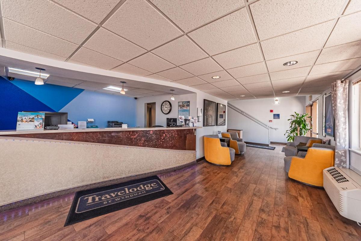 Travelodge by Wyndham Colorado Springs Airport/Peterson AFB - image 5