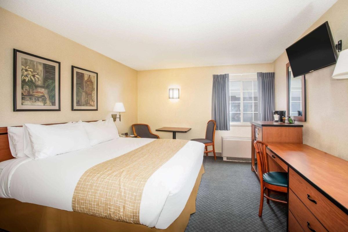 Travelodge by Wyndham Colorado Springs Airport/Peterson AFB - image 7