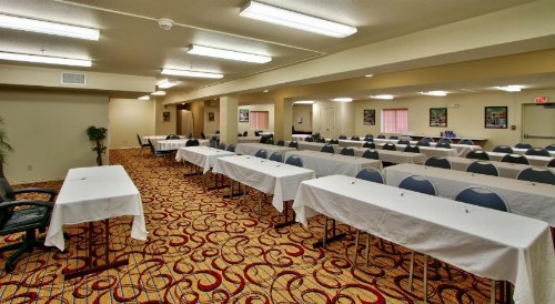 MCM Elegante Suites - image 12