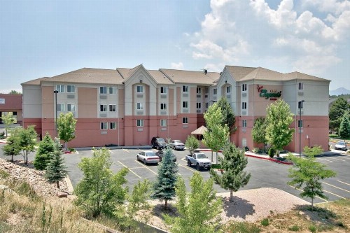 MCM Elegante Suites - image 16