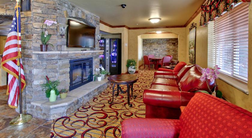 MCM Elegante Suites - image 4