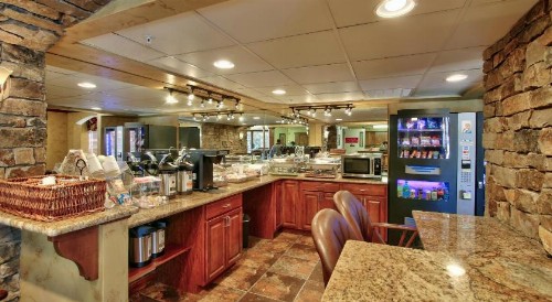 MCM Elegante Suites - image 5