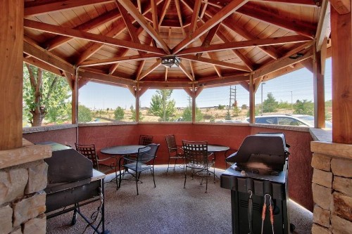 MCM Elegante Suites - image 6