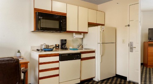 MCM Elegante Suites - image 7