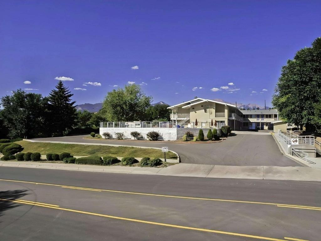 Motel 6-Colorado Springs CO - image 3
