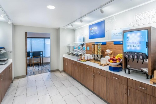 Holiday Inn Express - Colorado Springs - First & Main an IHG Hotel - image 3