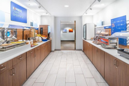 Holiday Inn Express - Colorado Springs - First & Main an IHG Hotel - image 6