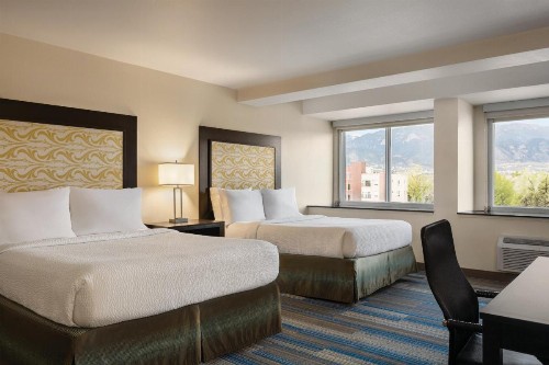 Holiday Inn Express Hotel & Suites Colorado Springs Downtown Central an IHG Hotel - image 21