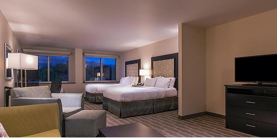 Holiday Inn Express Hotel & Suites Colorado Springs Downtown Central an IHG Hotel - image 4