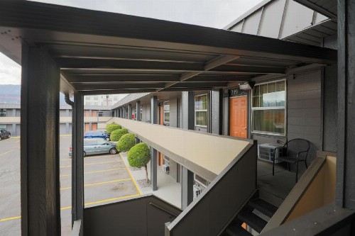 Traveler's Uptown Motel - image 11
