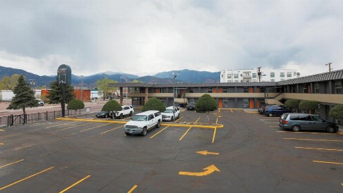 Traveler's Uptown Motel - image 26