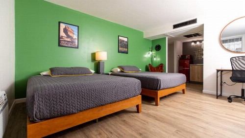 Traveler's Uptown Motel - image 37