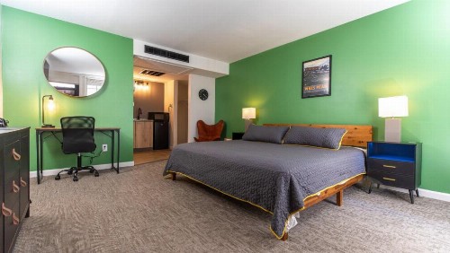 Traveler's Uptown Motel - image 44