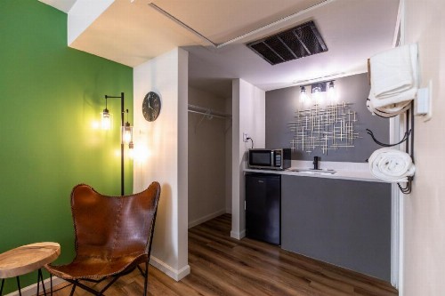 Traveler's Uptown Motel - image 47