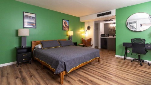Traveler's Uptown Motel - image 48