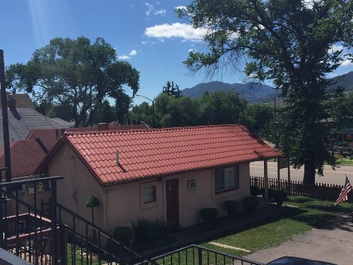 Garden of the Gods Motel - image 10