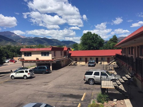 Garden of the Gods Motel - image 2
