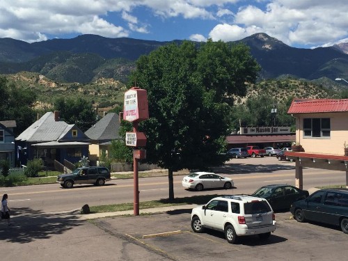 Garden of the Gods Motel - image 22