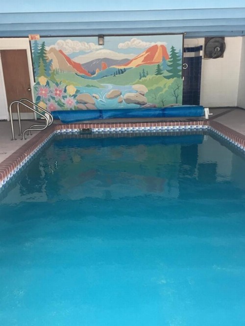 Garden of the Gods Motel - image 27