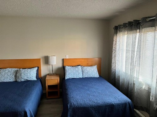 Garden of the Gods Motel - image 29