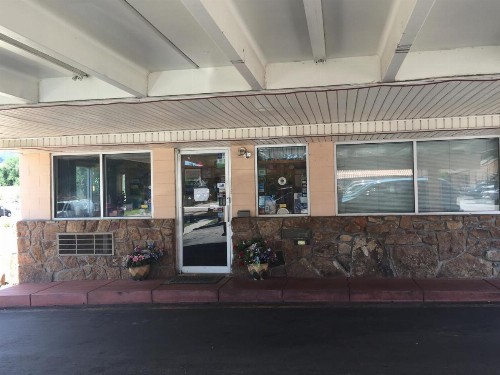Garden of the Gods Motel - image 32