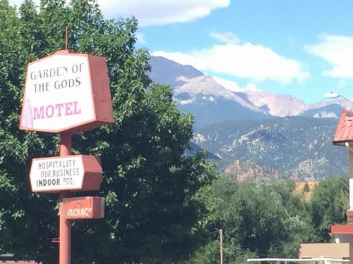 Garden of the Gods Motel - image 33