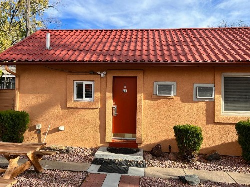 Garden of the Gods Motel - image 7