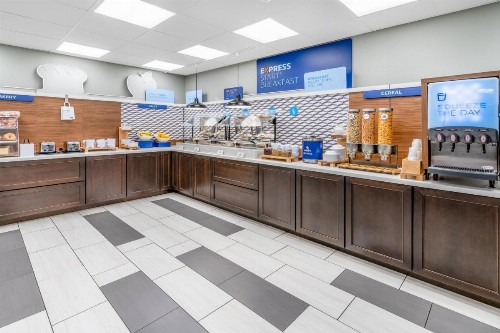 Holiday Inn Express & Suites - Colorado Springs AFA Northgate an IHG Hotel - image 11