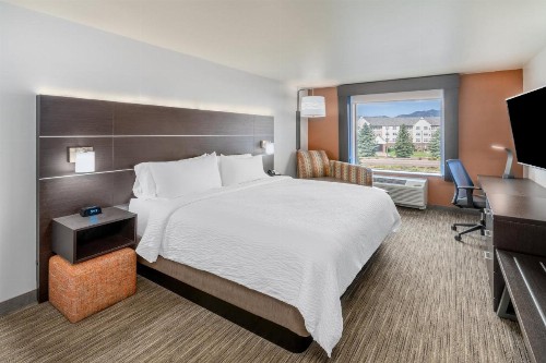 Holiday Inn Express & Suites - Colorado Springs AFA Northgate an IHG Hotel - image 4