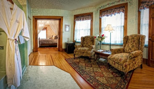 Holden House 1902 Bed & Breakfast Inn - image 10