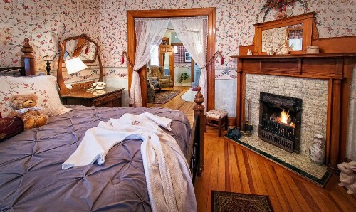 Holden House 1902 Bed & Breakfast Inn - image 11