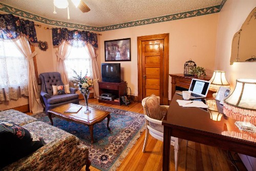 Holden House 1902 Bed & Breakfast Inn - image 3